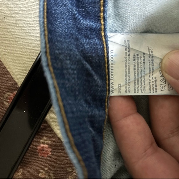 Men’s Tommy Hilfiger Jeans - Picture 3 of 4